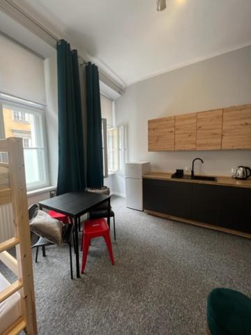 Hostel Plac Kolegiacki Poznań Esterno foto