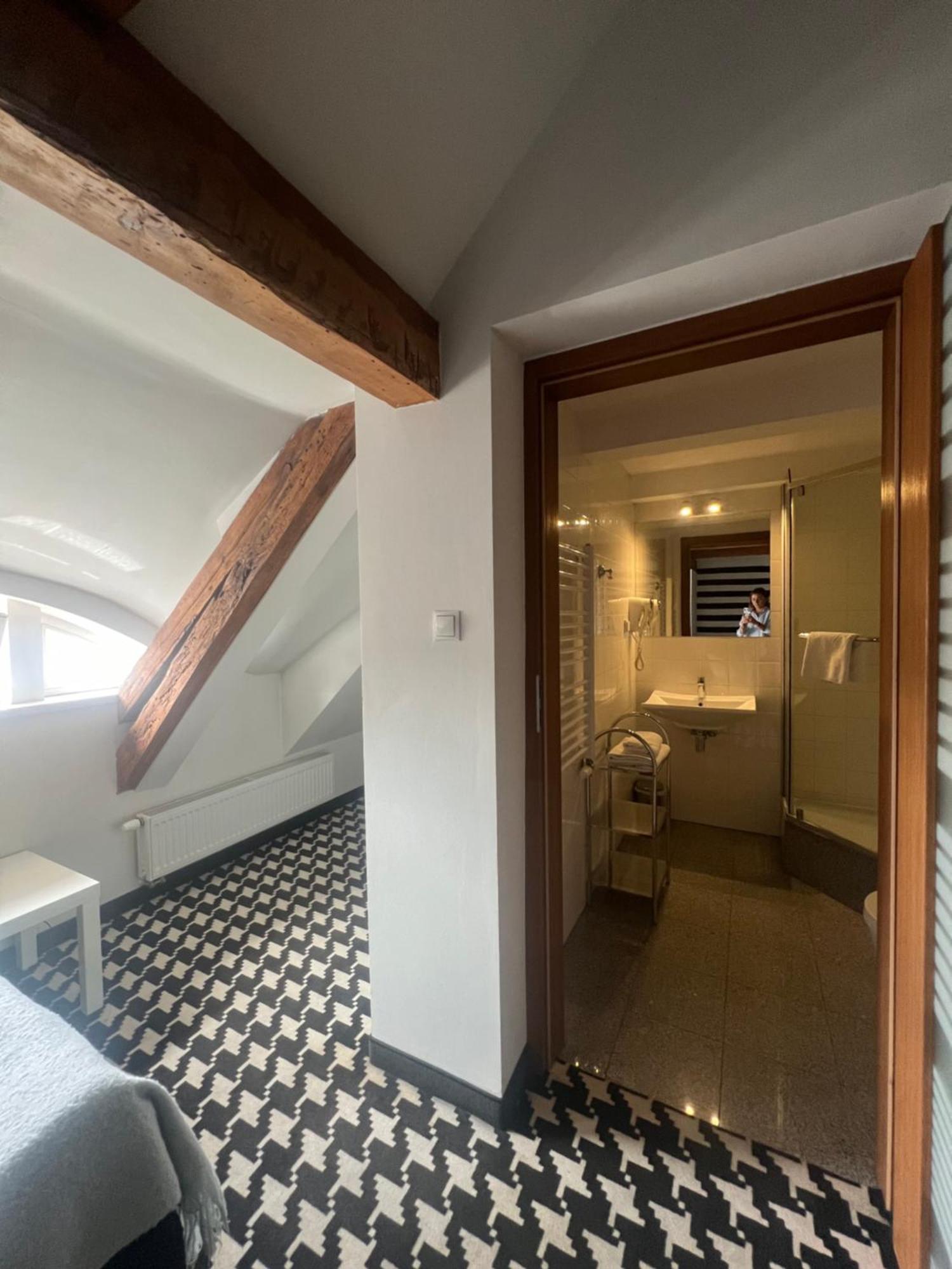 Hostel Plac Kolegiacki Poznań Esterno foto